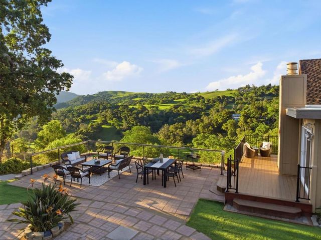 15605 Oakridge Court, Morgan Hill, CA 95037