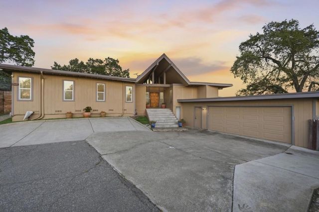 15605 Oakridge Court, Morgan Hill, CA 95037