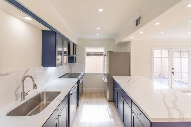 5805 Valley Forge Drive 96, Houston, TX 77057