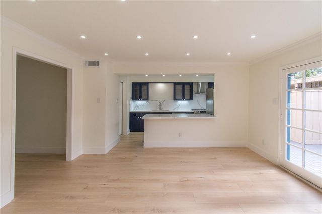 5805 Valley Forge Drive 96, Houston, TX 77057