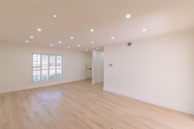 5805 Valley Forge Drive 96, Houston, TX 77057