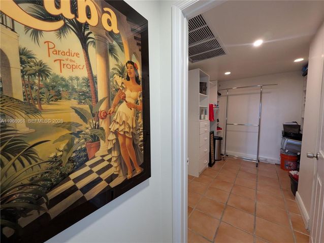 5161 Collins Ave 208, Miami Beach, FL 33140