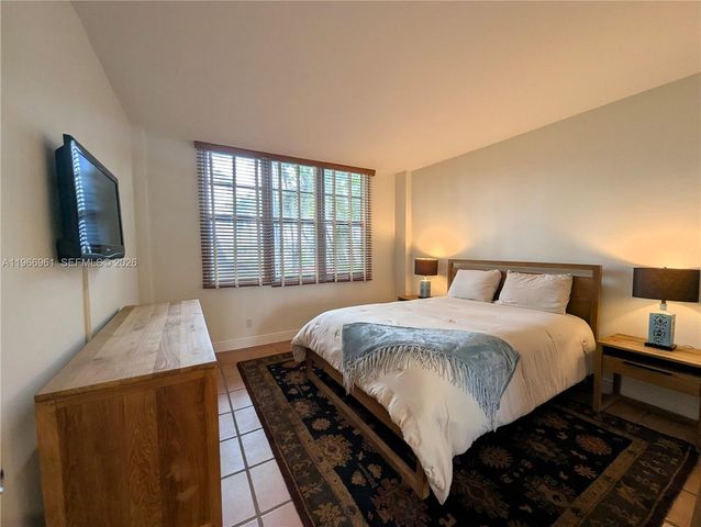 5161 Collins Ave 208, Miami Beach, FL 33140