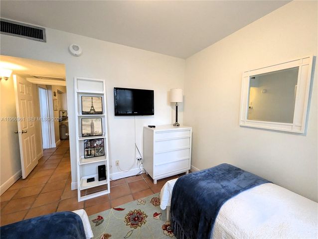 5161 Collins Ave 208, Miami Beach, FL 33140