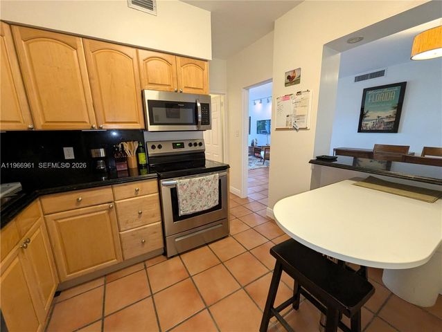 5161 Collins Ave 208, Miami Beach, FL 33140