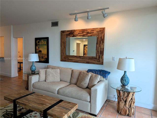 5161 Collins Ave 208, Miami Beach, FL 33140