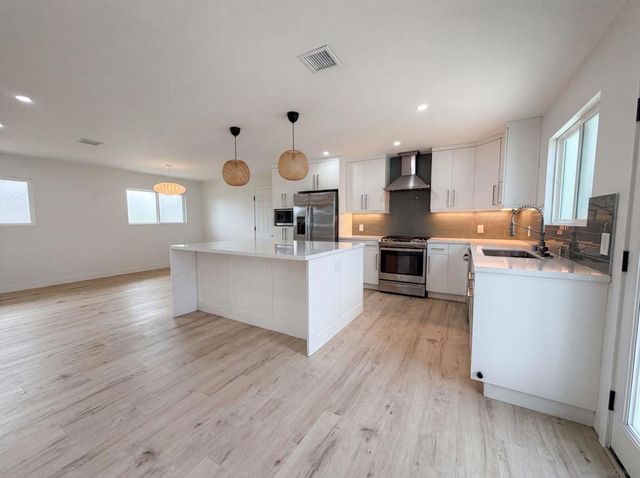 5041 Mable, San Diego, CA 92117