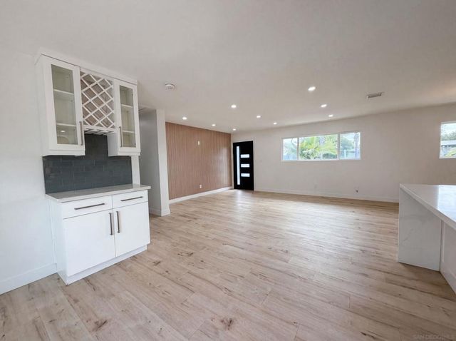 5041 Mable, San Diego, CA 92117