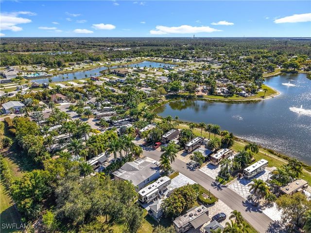 5541 Cypress Woods Resort Dr, Fort Myers, FL 33905