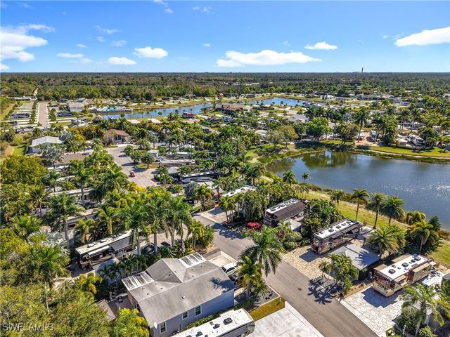 5541 Cypress Woods Resort Dr, Fort Myers, FL 33905