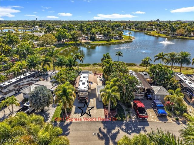 5541 Cypress Woods Resort Dr, Fort Myers, FL 33905