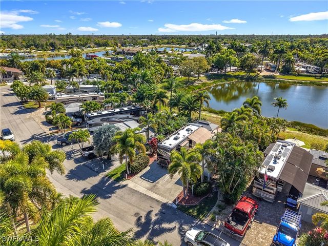 5541 Cypress Woods Resort Dr, Fort Myers, FL 33905