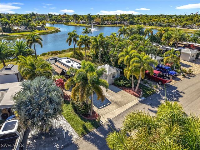 5541 Cypress Woods Resort Dr, Fort Myers, FL 33905