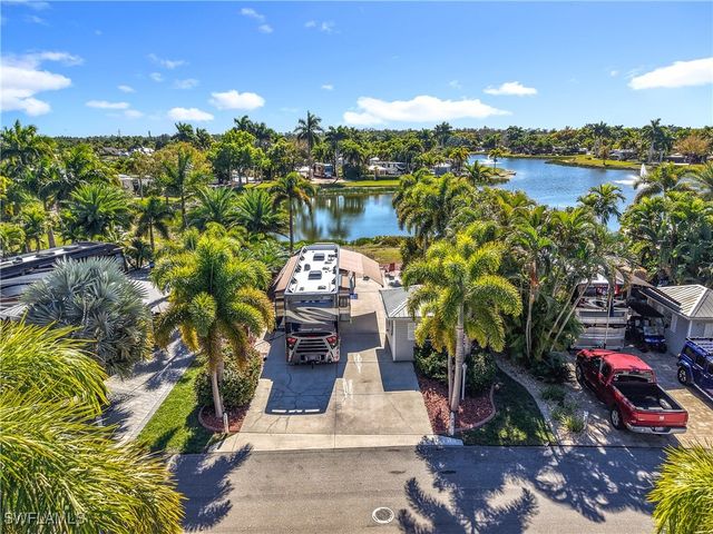 5541 Cypress Woods Resort Dr, Fort Myers, FL 33905