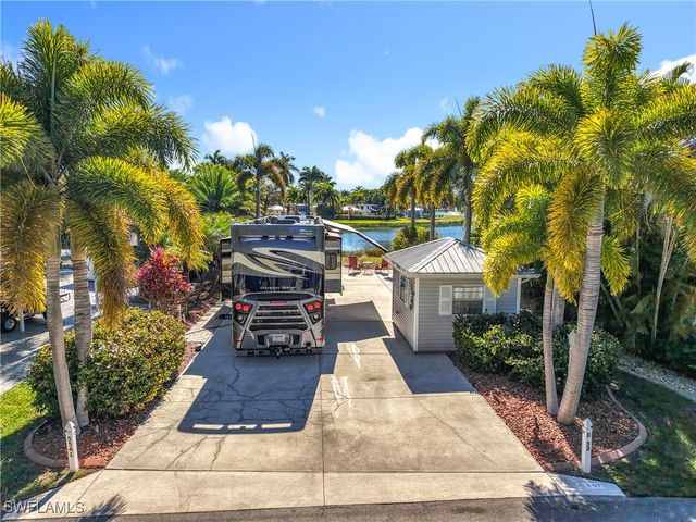 5541 Cypress Woods Resort Dr, Fort Myers, FL 33905