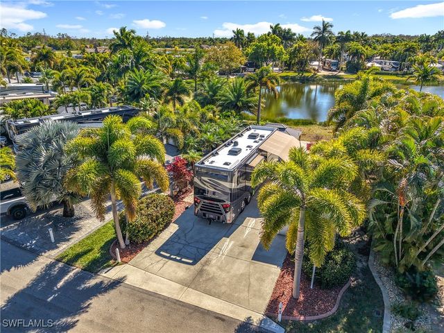 5541 Cypress Woods Resort Dr, Fort Myers, FL 33905