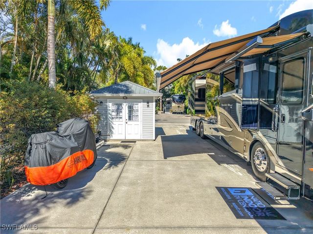 5541 Cypress Woods Resort Dr, Fort Myers, FL 33905