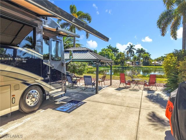 5541 Cypress Woods Resort Dr, Fort Myers, FL 33905