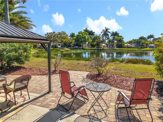 5541 Cypress Woods Resort Dr, Fort Myers, FL 33905