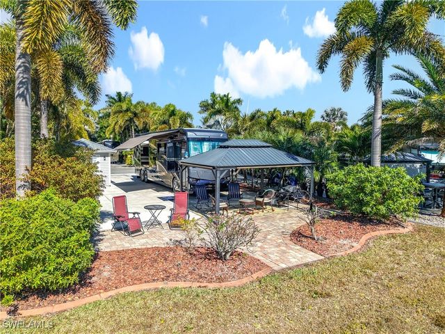 5541 Cypress Woods Resort Dr, Fort Myers, FL 33905