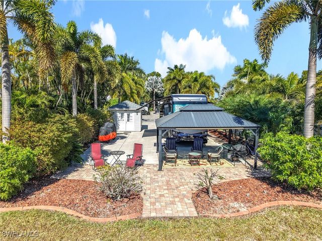 5541 Cypress Woods Resort Dr, Fort Myers, FL 33905