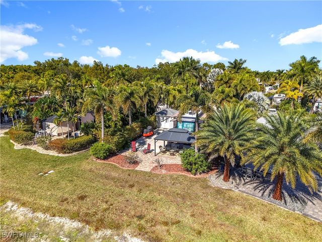 5541 Cypress Woods Resort Dr, Fort Myers, FL 33905