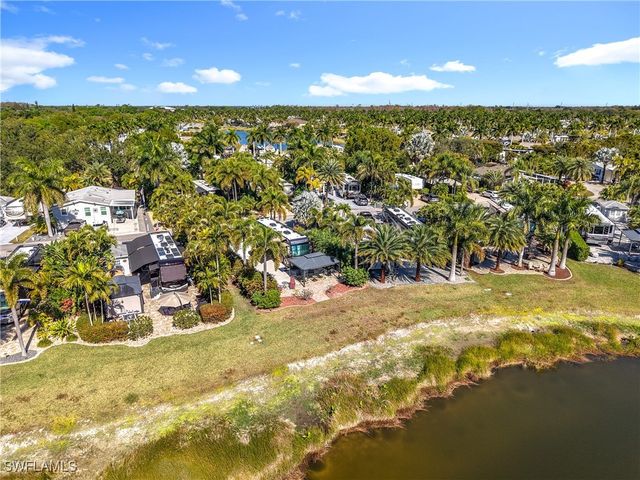 5541 Cypress Woods Resort Dr, Fort Myers, FL 33905