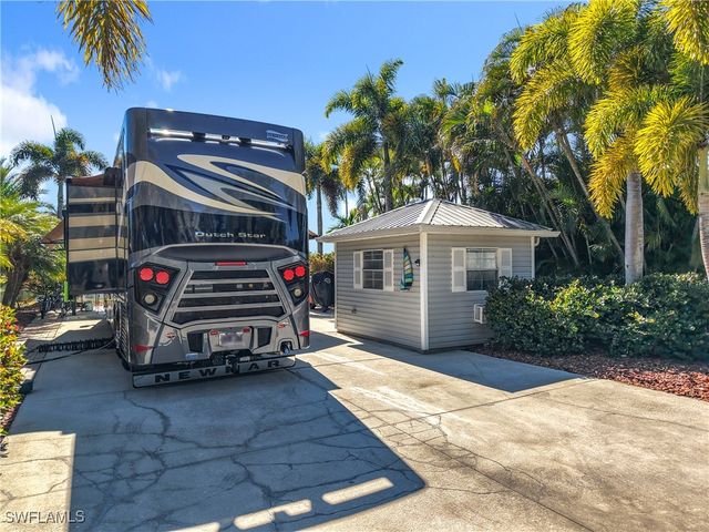 5541 Cypress Woods Resort Dr, Fort Myers, FL 33905