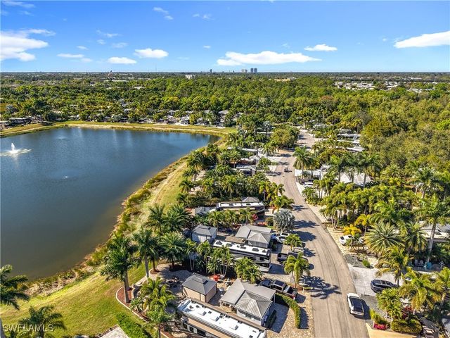 5541 Cypress Woods Resort Dr, Fort Myers, FL 33905