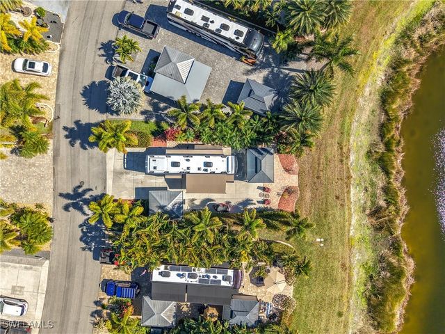 5541 Cypress Woods Resort Dr, Fort Myers, FL 33905