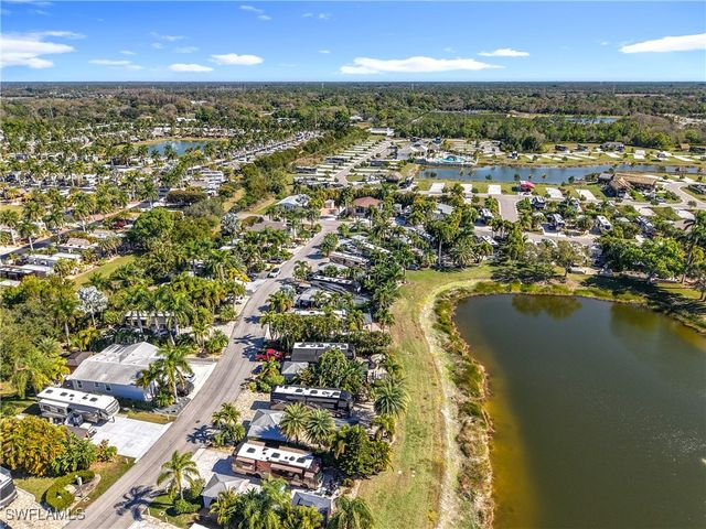 5541 Cypress Woods Resort Dr, Fort Myers, FL 33905