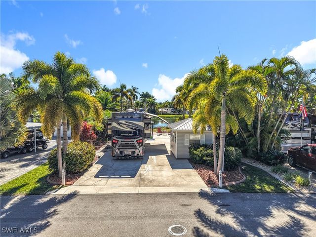 5541 Cypress Woods Resort Dr, Fort Myers, FL 33905