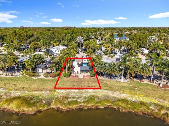 5541 Cypress Woods Resort Dr, Fort Myers, FL 33905