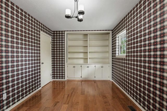10800 S Brook Drive, Oklahoma City, OK 73165