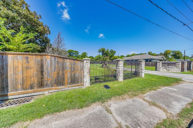 6431 De Priest Street, Houston, TX 77091