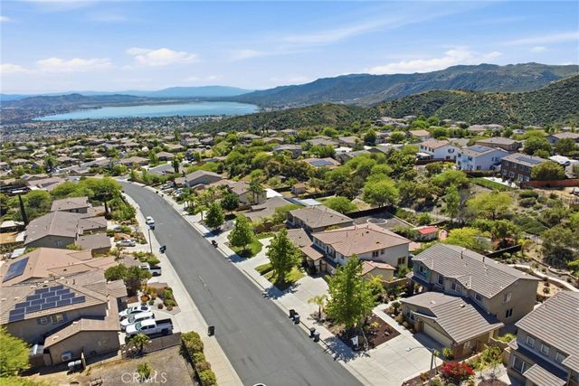 29267 Gateway Drive, Lake Elsinore, CA 92530
