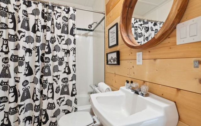 27 Laurel Lane, Ellijay, GA 30536