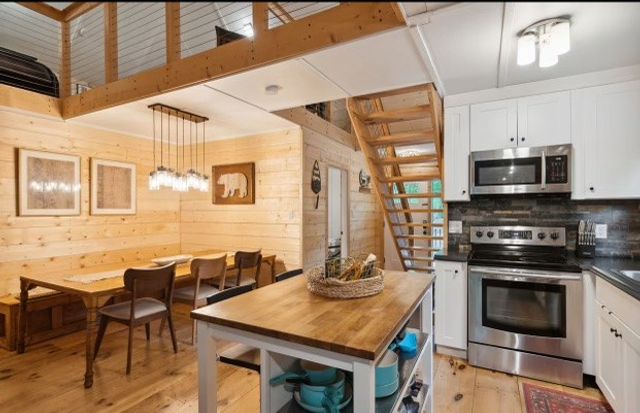 27 Laurel Lane, Ellijay, GA 30536