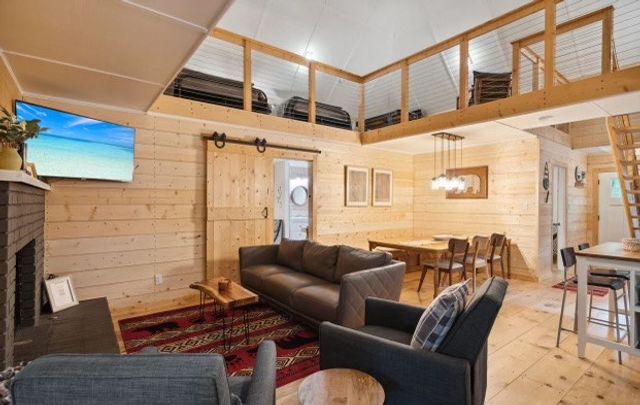 27 Laurel Lane, Ellijay, GA 30536