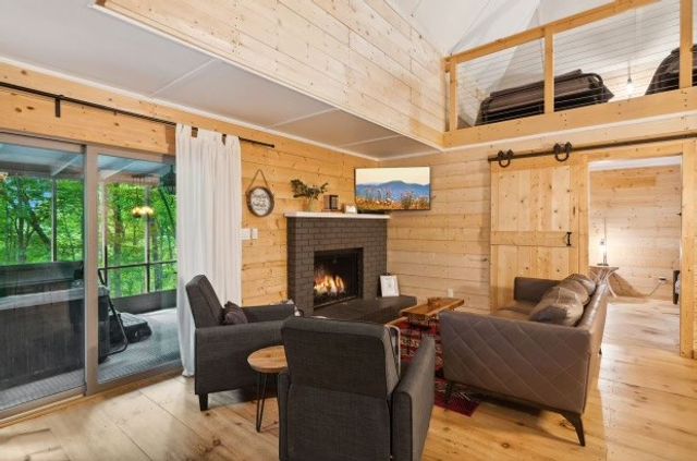 27 Laurel Lane, Ellijay, GA 30536