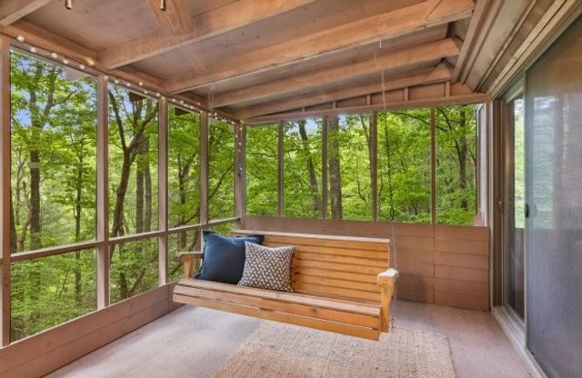 27 Laurel Lane, Ellijay, GA 30536