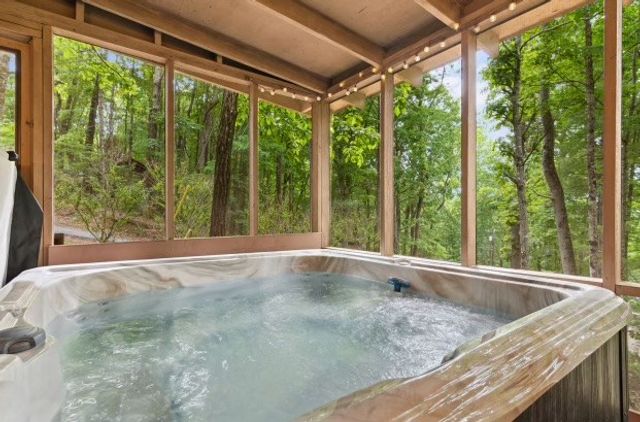 27 Laurel Lane, Ellijay, GA 30536