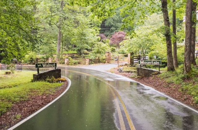 27 Laurel Lane, Ellijay, GA 30536