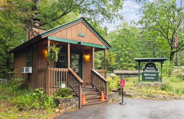 27 Laurel Lane, Ellijay, GA 30536