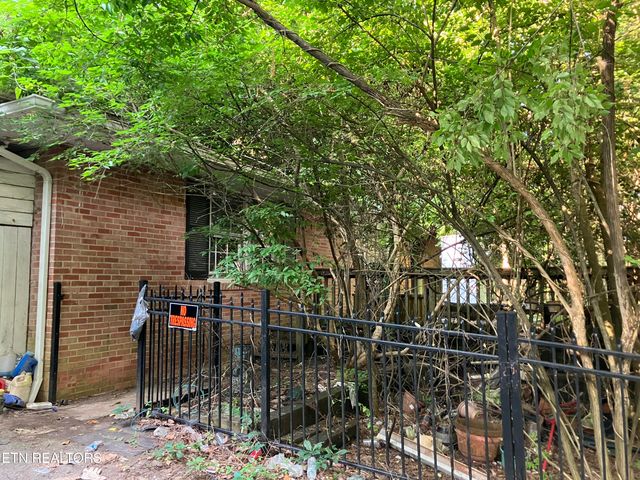 1216 Pilleaux Drive, Knoxville, TN 37912