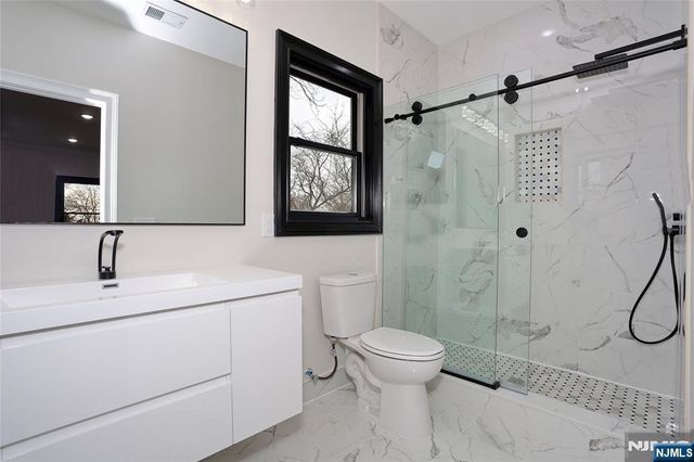 592 Fermery Drive, New Milford, NJ 07646