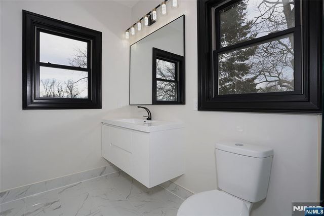 592 Fermery Drive, New Milford, NJ 07646