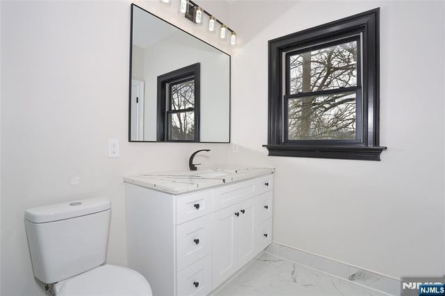 592 Fermery Drive, New Milford, NJ 07646