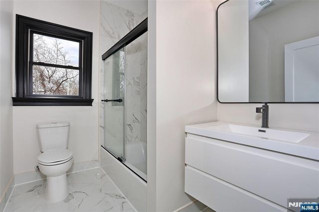 592 Fermery Drive, New Milford, NJ 07646