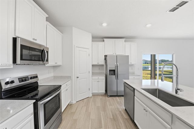 9852 Lemon Balm Way, Jacksonville, FL 32219